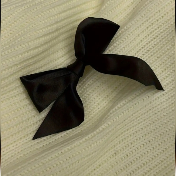 NWOT-Oversized Cream Black Bows sweater-Medium - Picture 6 of 6